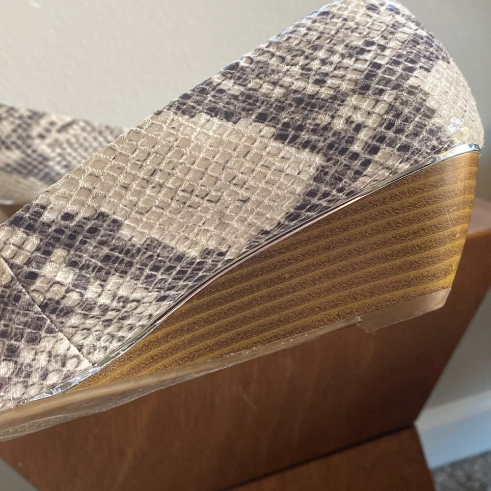 Alfani Step n Flex Snakeskin Open-toed Small Wedge Heel, Women’s 7M